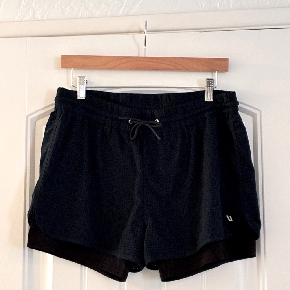 VUORI SHORTS